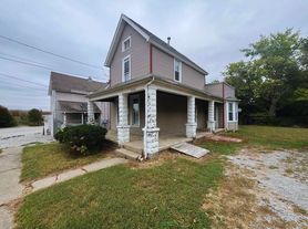 OM-1512 Cincinnati Street, B