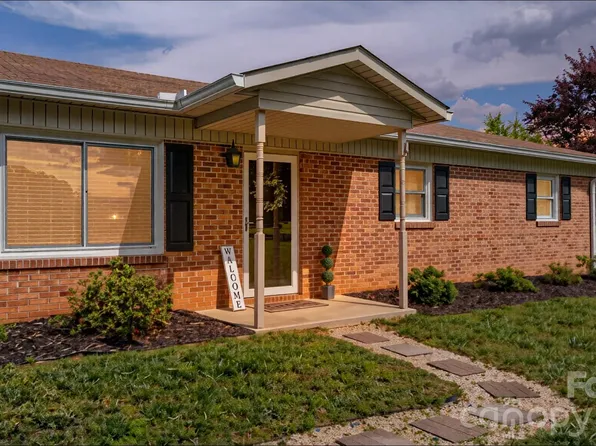 2609 Raintree St, Connelly Springs, NC 28612