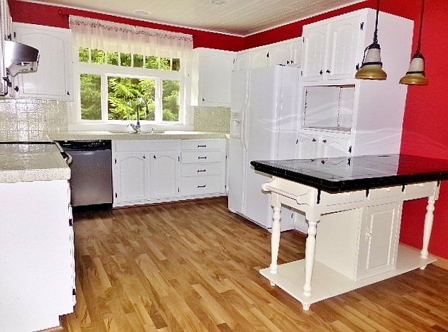 1st image of 200 Stephanie Ln