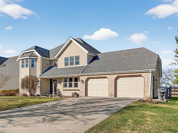 5th image of 425 S Ridge Dr