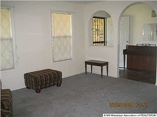 4th image of 511 Lake Shore Dr S