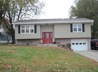 8 W 15th St, Carrollton, MO 64633