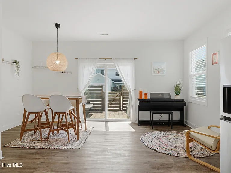 4744 Siddons Dr — Photo 15