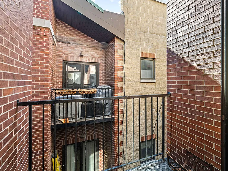 924 W Dakin St #4 — Photo 13