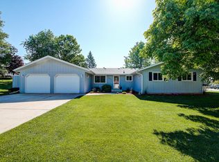 1317 Warbler Rd, Howards Grove, WI 53083