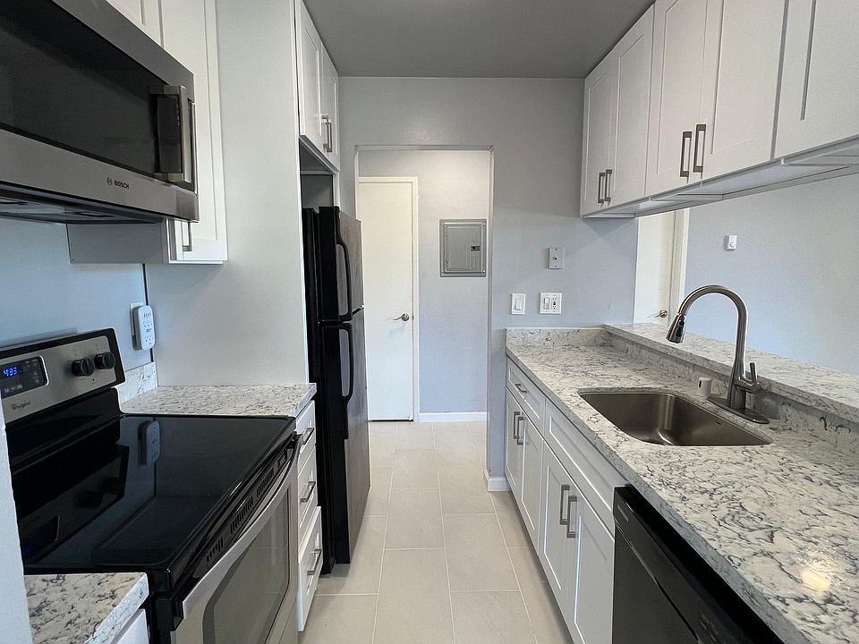 1st image of 303 Ulmer Ct APT 10