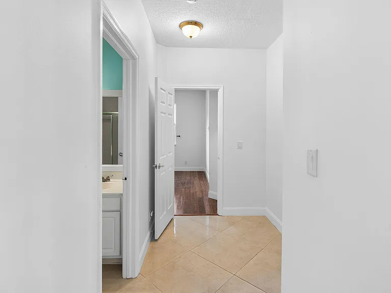 21698 Abington Ct — Photo 45