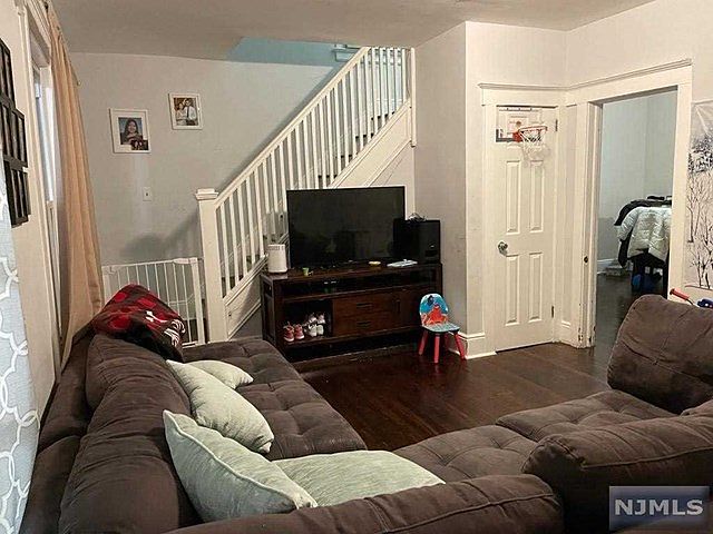 2nd image of 46 Meadow Rd