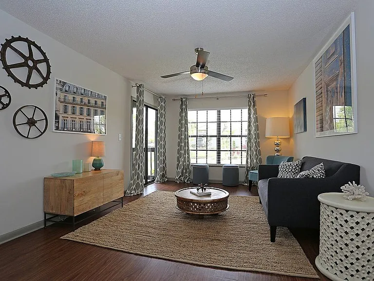 15422 Livingston Ave — Photo 3