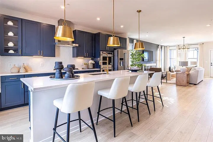 3 bed, 2.5 bath, 2470 sqft, $3,700 — Photo 3