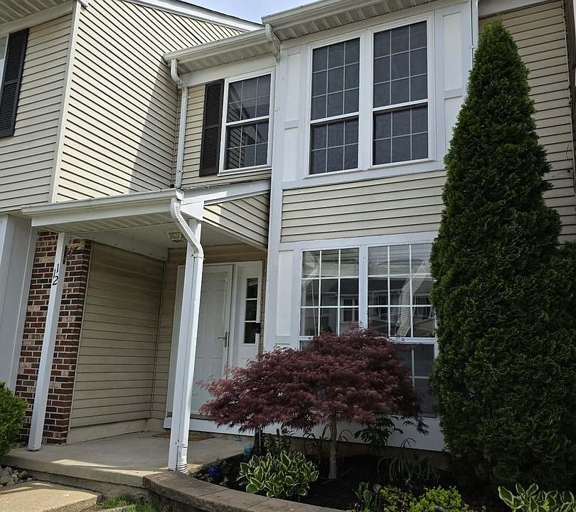 1st image of 112 Fair Oaks Ct