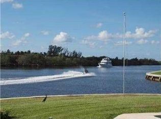960 Orchid Ln, Gulf Stream, FL 33483