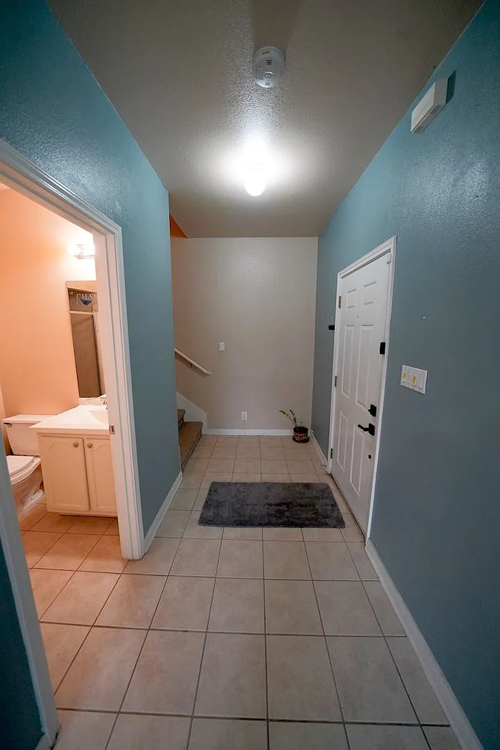 Delightful Condominium in the heart of the Medical Center. Realtor Commission: $500 — Photo 4
