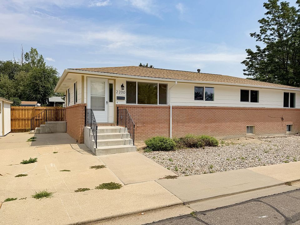 1st image of 2200 15th Ave