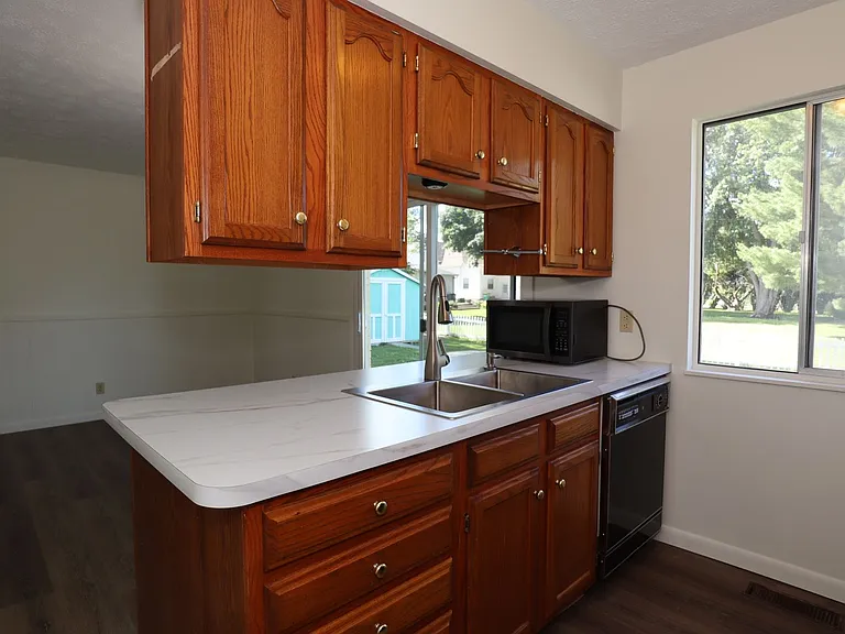 115 E Washington St — Photo 8