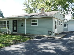 32 Cardinal Ln, Carpentersville, IL 60110