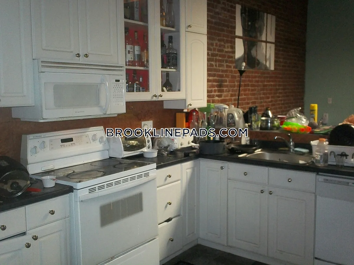 Photo 2 of 4 - 25 Saint Marys Ct #2 - Brookline, MA Building Photo - 25 Saint Marys Ct #2