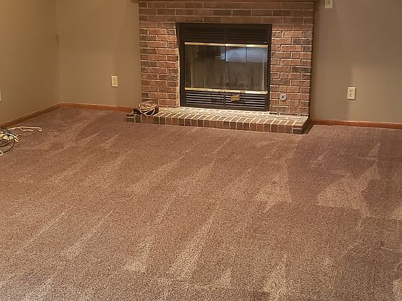 Fam Room w/ wood burn firepl