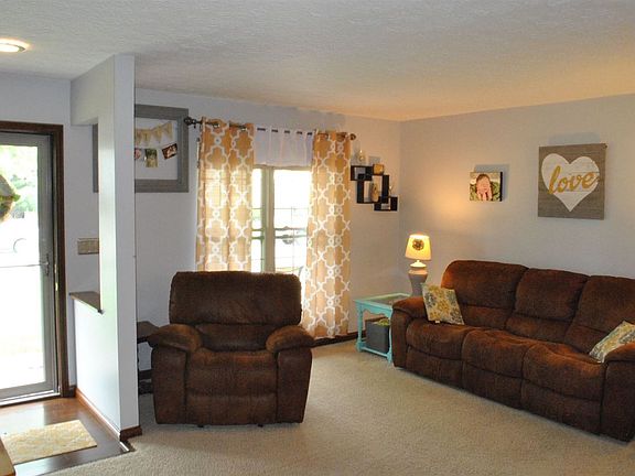 3rd image of 132 Breckenridge Dr