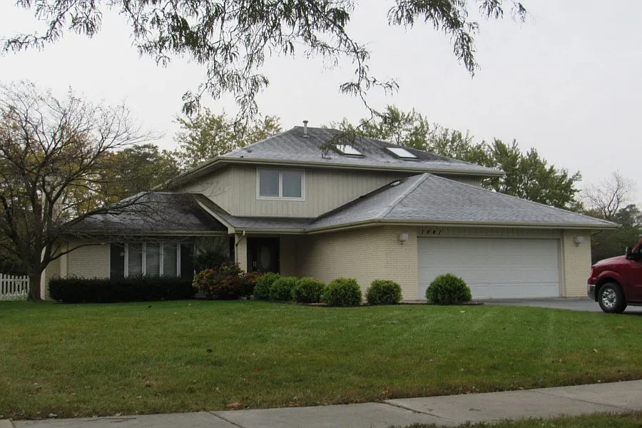 1641 Lawrence Cres photo 1