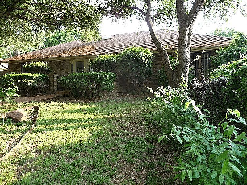 1st image of 1504 Yorkshire Dr
