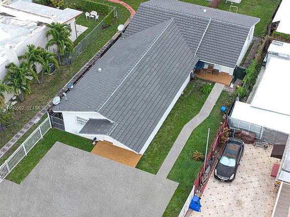 2nd image of 119/121 NW 17th Pl