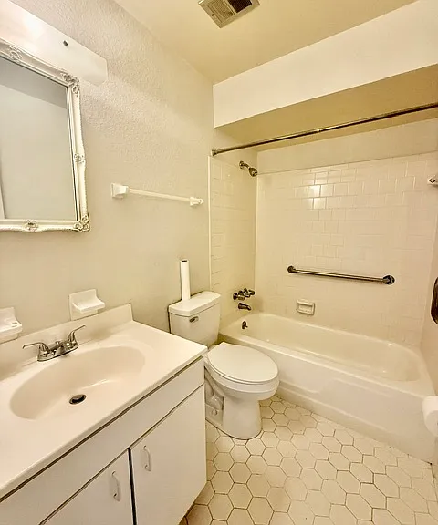 223 N Adelle Ave — Photo 16