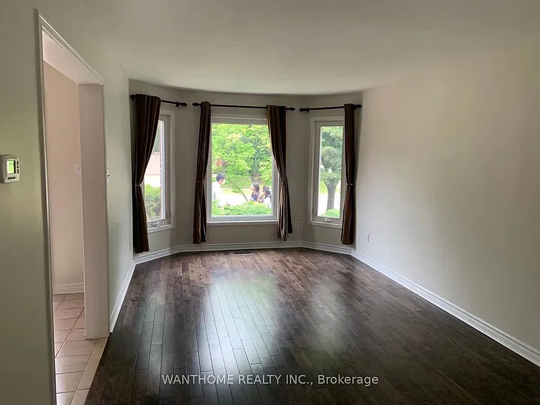 2710 Harewood Ct — Photo 3