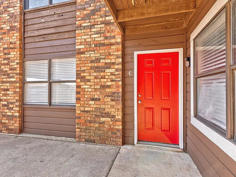 2904 NW 45th Pl #2904-C — Photo 3