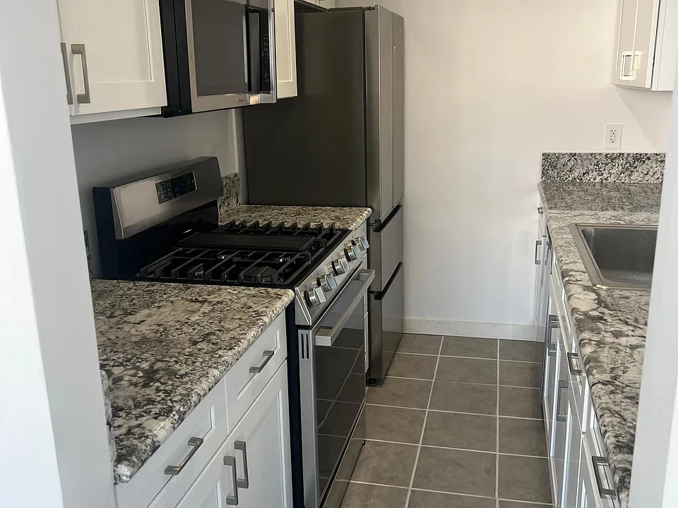 5139 Maplewood Ave #103