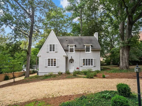 1 Briarbridge Ln, Chapel Hill, NC 27516