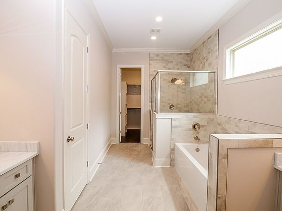 5th image of 125 Glen Alden Cir