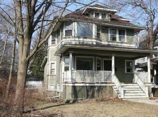 711 N Grove Ave, Oak Park, IL 60302