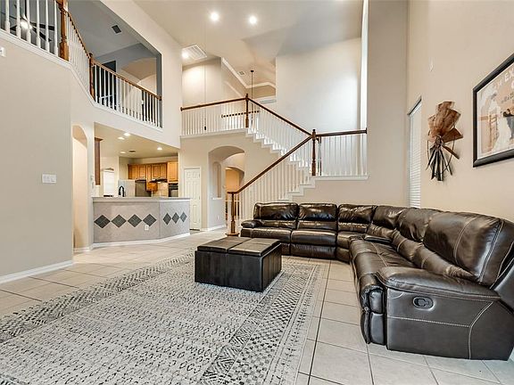 3rd image of 6298 Hawthorn Dr