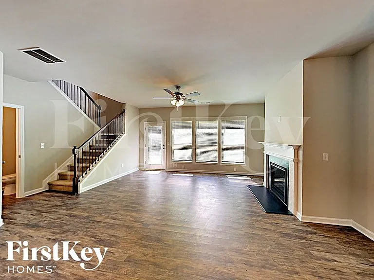 3204 Baylor Cir — Photo 2