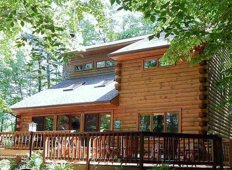 2nd image of 28 Forest Circle Road