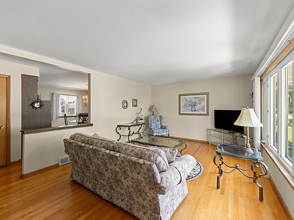 3rd image of 261 S Mayfair Pl