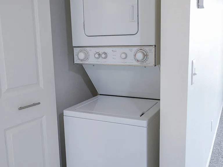 The Woodlands of Minnetonka Apartments — Photo 20