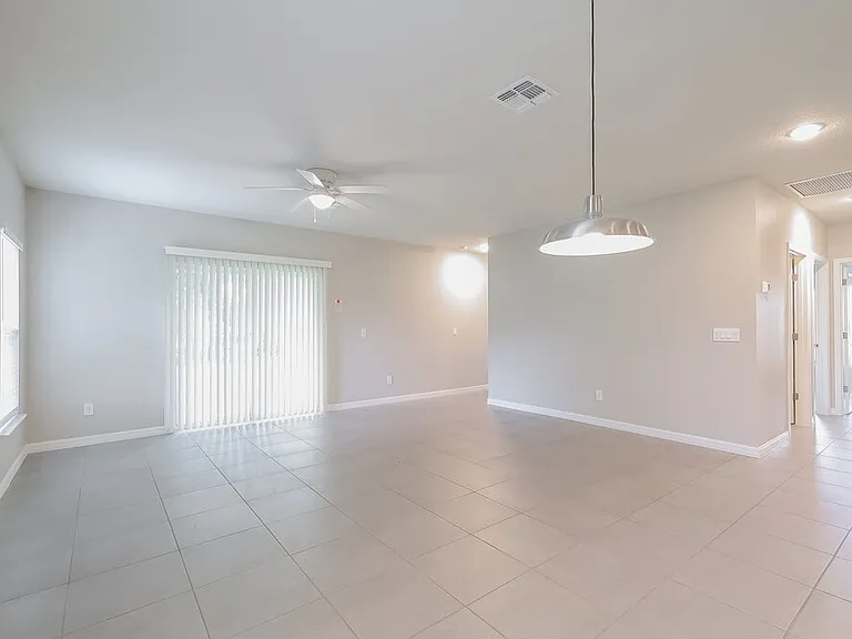 1201 Croydon Cir — Photo 5