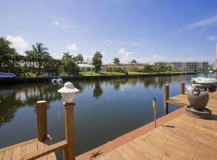 542 Palm Dr, Hallandale Beach, FL 33009