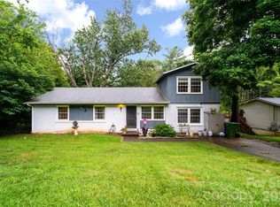 6 Hillview Cir, Asheville, NC 28805
