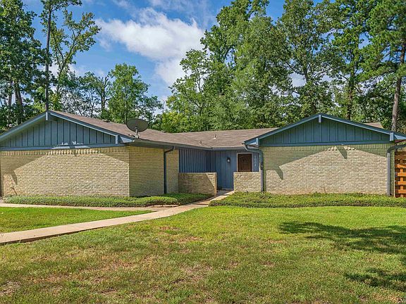 4th image of 1004 Akin Dr