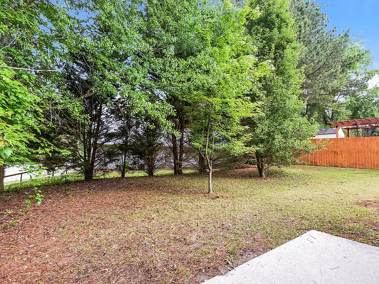 1531 Wembley Dr — Photo 17