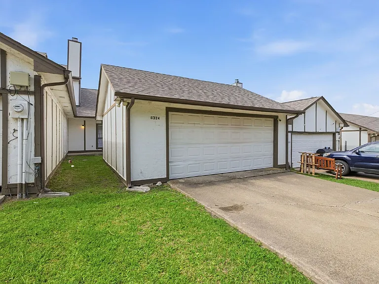 6324 Alissa Dr — Photo 25