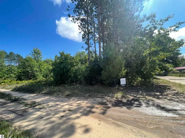 0 McGuire Dr, Traverse City, MI 49685