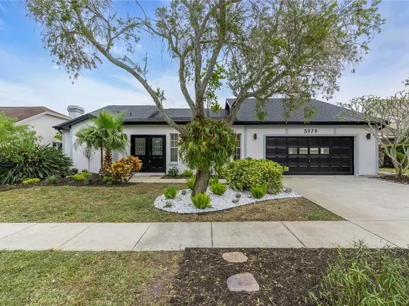 5979 Bay Lake Dr N, Saint Petersburg, FL 33708