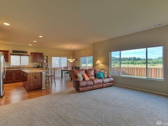 3rd image of 1644 42nd St NE