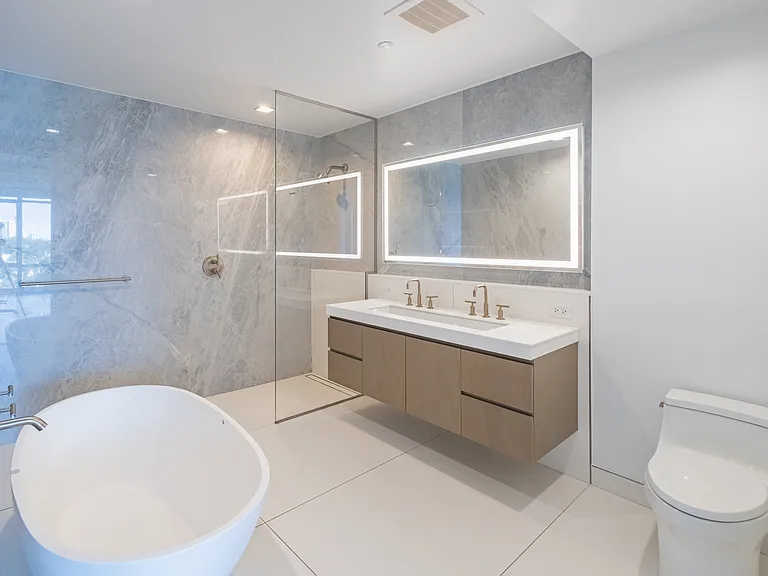 One Park Condos — Photo 20