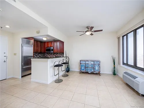 100 W Broadway Photo 1