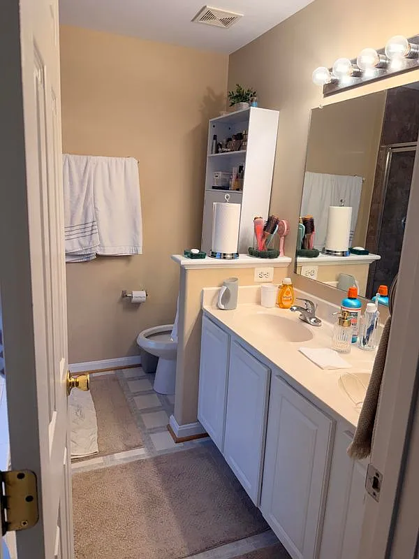 3 bed, 3.5 bath, 2389 sqft, $3,000 — Photo 2